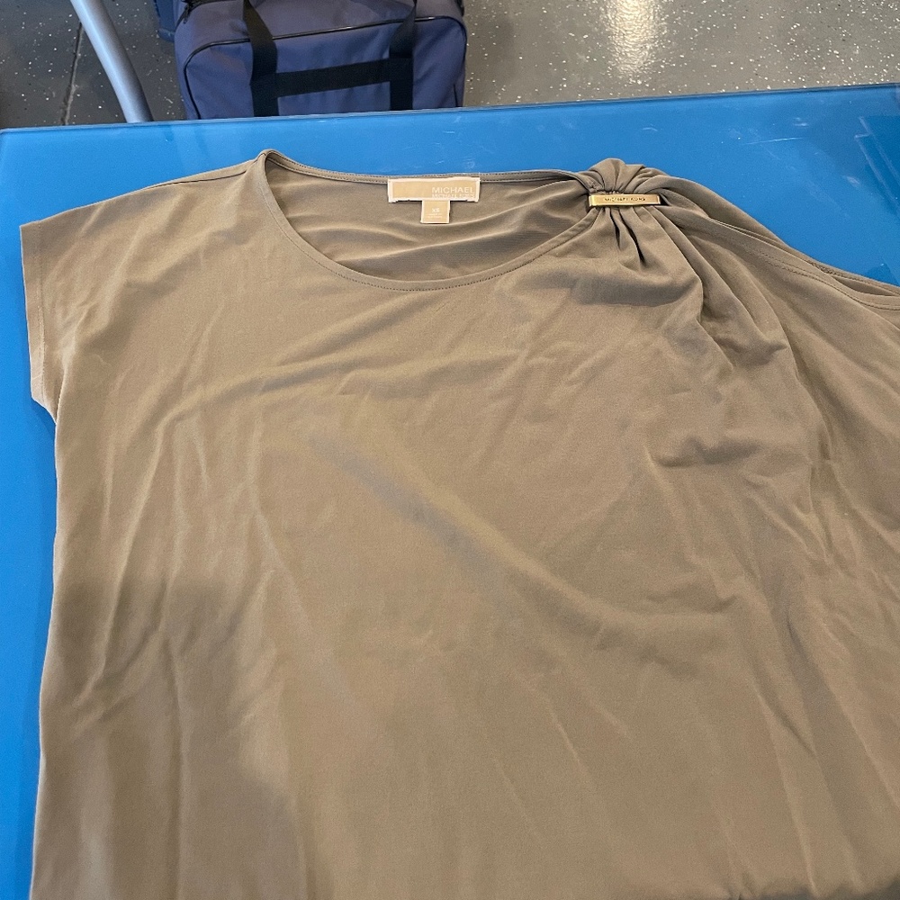 A symmetrical top